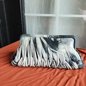 Katherine Kwei     Elegant Clutch